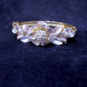 NWOT Charming Charlie Floral Bracelet